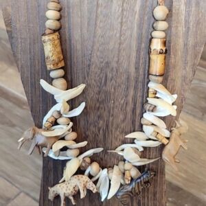 Vtg Wooden Safari Animals Beaded Leather Cord Tribal Necklace w/ Shell Detail